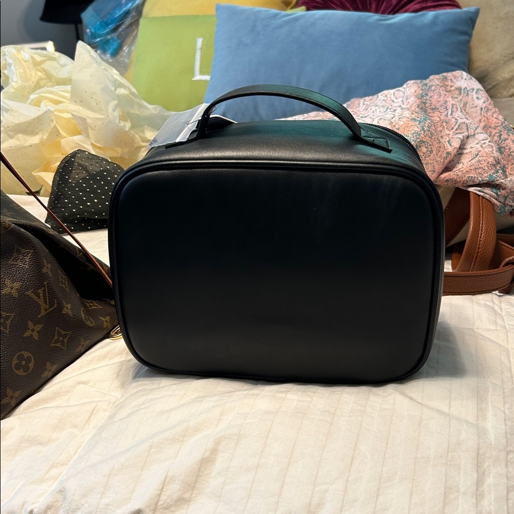 NWT Guess Black Sparkle Cosmetic Case - Picture 3 of 5